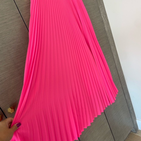 Balenciaga pink pleted asymmetrical skirt. - Picture 8 of 9